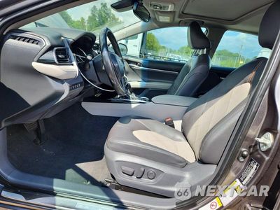 Zdjęcie 7 z 12 samochodu: 2019 TOYOTA CAMRY HYBRID XLE VIN:4T1B21HKXKU514895 - miniatura