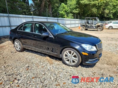 Czwarte zdjęcie samochodu z boku: 2014 MERCEDES-BENZ C 300 4MATIC VIN:WDDGF8AB8ER325032 - miniatura