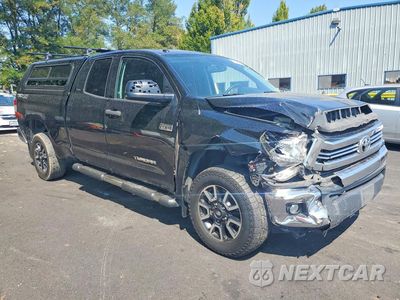 Czwarte zdjęcie samochodu z boku: 2017 TOYOTA TUNDRA SR5 VIN:5TFUY5F1XHX592145 - miniatura