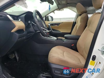 Zdjęcie 7 z 13 samochodu: 2021 TOYOTA RAV4 XLE VIN:JTMRWRFV5MD120808 - miniatura