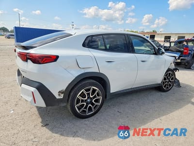Trzecie zdjęcie samochodu z tyłu: 2026 BMW X2 XDRIVE28I VIN:WBX63GM03T5466178 - miniatura
