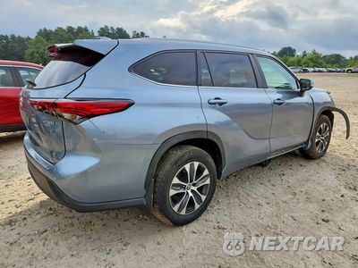 Trzecie zdjęcie samochodu z tyłu: 2023 TOYOTA HIGHLANDER HYBRID XLE VIN:5TDKBRCH0PS585579 - miniatura