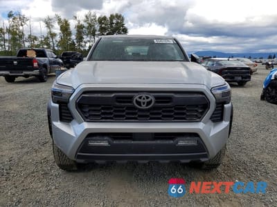 Piąte zdjęcie samochodu w środku: 2024 TOYOTA TACOMA TRD OFF-ROAD VIN:3TMLB5JN4RM033849 - miniatura
