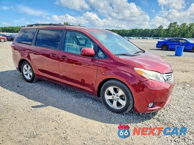 Czwarte zdjęcie samochodu z boku: 2017 TOYOTA SIENNA LE VIN:5TDKZ3DC5HS859579 - miniatura