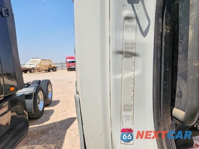 Zdjęcie 12 z 13 samochodu: 2012 FREIGHTLINER CASCADIA SEMI TRUCK VIN:1FUJGLBG5CSBV7023 - miniatura