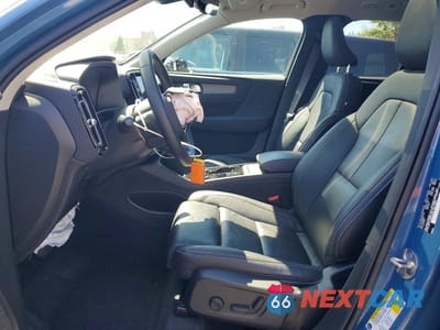 Zdjęcie 7 z 13 samochodu: 2023 VOLVO XC40 PLUS VIN:YV4L12UW9P2071150 - miniatura