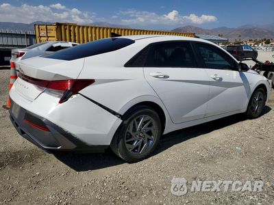 Trzecie zdjęcie samochodu z tyłu: 2024 HYUNDAI ELANTRA SEL VIN:KMHLM4DG4RU755993 - miniatura