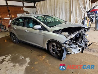 Czwarte zdjęcie samochodu z boku: 2014 FORD FOCUS SE VIN:1FADP3K21EL181943 - miniatura