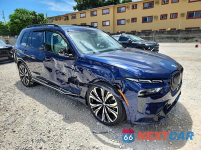 Czwarte zdjęcie samochodu z boku: 2024 BMW X7 XDRIVE40I VIN:5UX23EM05R9T29193 - miniatura