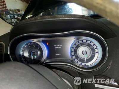 Zdjęcie 9 z 12 samochodu: 2015 CHRYSLER 300C VIN:2C3CCAKGXFH757100 - miniatura
