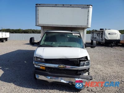 Piąte zdjęcie samochodu w środku: 2025 CHEVROLET EXPRESS CUTAWAY DELIVERY TRUCK VIN:1HA6GVF7XSN005389 - miniatura