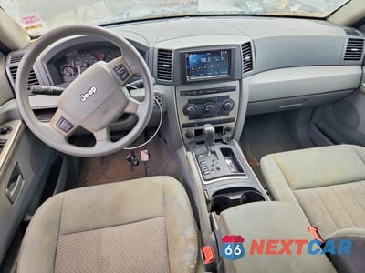 Zdjęcie 8 z 13 samochodu: 2005 JEEP GRAND CHEROKEE LAREDO VIN:1J4GR48K95C618046 - miniatura