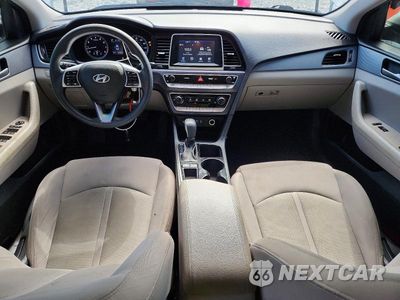 Zdjęcie 8 z 12 samochodu: 2018 HYUNDAI SONATA SE VIN:5NPE24AF8JH725294 - miniatura