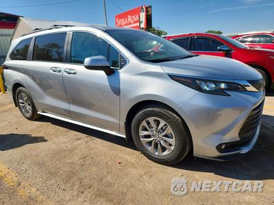 Czwarte zdjęcie samochodu z boku: 2025 TOYOTA SIENNA XLE 8-PASSENGER VIN:5TDYRKEC9SS251770 - miniatura