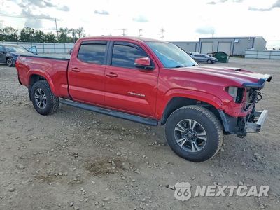 Czwarte zdjęcie samochodu z boku: 2017 TOYOTA TACOMA TRD SPORT VIN:5TFDZ5BN0HX027019 - miniatura