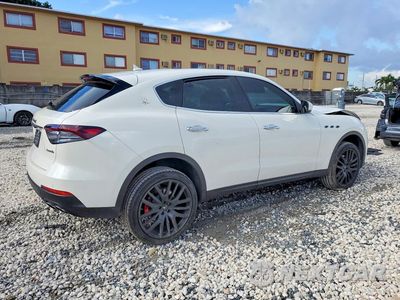 Trzecie zdjęcie samochodu z tyłu: 2018 MASERATI LEVANTE VIN:ZN661XUA3JX296075 - miniatura