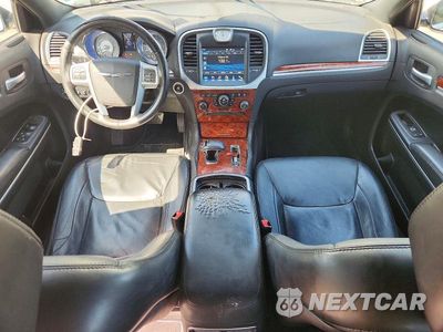 Zdjęcie 8 z 12 samochodu: 2014 CHRYSLER 300 VIN:2C3CCAAG4EH365200 - miniatura
