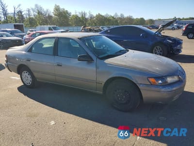 Czwarte zdjęcie samochodu z boku: 1999 TOYOTA CAMRY LE VIN:4T1BG28K4XU565856 - miniatura