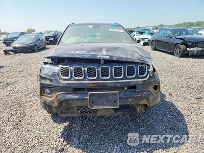 Piąte zdjęcie samochodu w środku: 2024 JEEP COMPASS LATITUDE VIN:3C4NJDBN6RT119495 - miniatura