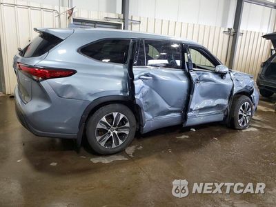 Trzecie zdjęcie samochodu z tyłu: 2022 TOYOTA HIGHLANDER HYBRID XLE VIN:5TDGBRCH7NS095935 - miniatura