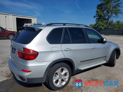 Trzecie zdjęcie samochodu z tyłu: 2012 BMW X5 XDRIVE50I VIN:5UXZV8C53CL426300 - miniatura