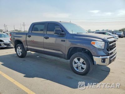 Czwarte zdjęcie samochodu z boku: 2017 TOYOTA TUNDRA SR5 VIN:5TFDY5F11HX660333 - miniatura
