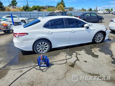 Trzecie zdjęcie samochodu z tyłu: 2020 TOYOTA CAMRY LE VIN:4T1C11AK9LU362112 - miniatura