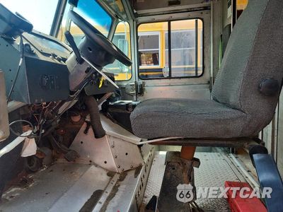 Zdjęcie 7 z 13 samochodu: 2013 FORD E450 DELIVERY TRUCK VIN:1FC4E4KL6DDB00457 - miniatura