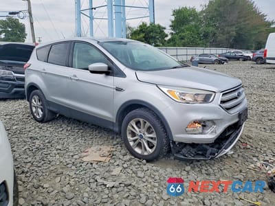 Czwarte zdjęcie samochodu z boku: 2019 FORD ESCAPE SE VIN:1FMCU9GD8KUC19021 - miniatura