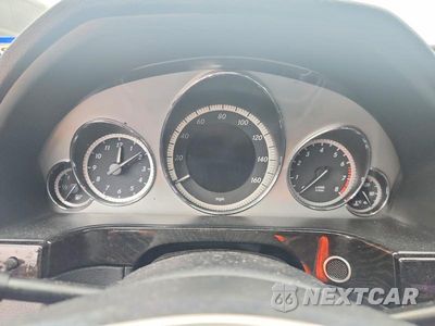 Zdjęcie 9 z 12 samochodu: 2012 MERCEDES-BENZ E 550 4MATIC VIN:WDDHF9BB5CA545328 - miniatura