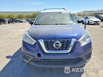 Piąte zdjęcie samochodu w środku: 2019 NISSAN KICKS SV VIN:3N1CP5CU1KL561966 - miniatura
