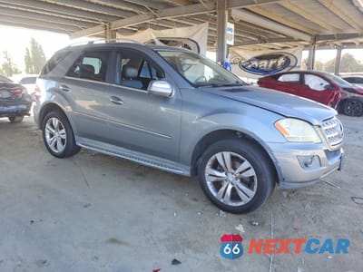 Czwarte zdjęcie samochodu z boku: 2010 MERCEDES-BENZ ML 350 VIN:4JGBB5GB0AA602623 - miniatura