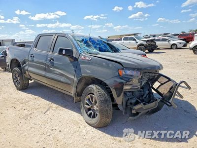 Czwarte zdjęcie samochodu z boku: 2020 CHEVROLET SILVERADO K1500 RST VIN:3GCUYEED1LG412673 - miniatura