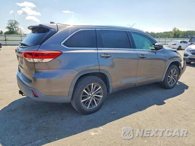 Trzecie zdjęcie samochodu z tyłu: 2018 TOYOTA HIGHLANDER XLE VIN:5TDKZRFHXJS273848 - miniatura