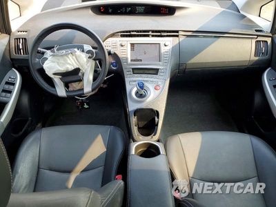 Zdjęcie 8 z 12 samochodu: 2012 TOYOTA PRIUS FOUR VIN:JTDKN3DU0C1497557 - miniatura