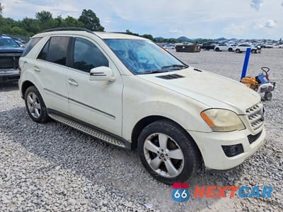 Czwarte zdjęcie samochodu z boku: 2011 MERCEDES-BENZ ML 350 4MATIC VIN:4JGBB8GB3BA741163 - miniatura