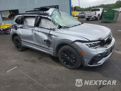 Czwarte zdjęcie samochodu z boku: 2022 VOLKSWAGEN TIGUAN SE R-LINE BLACK VIN:3VV8B7AX9NM061841 - miniatura