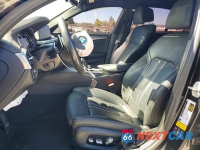 Zdjęcie 7 z 12 samochodu: 2018 BMW M550XI VIN:WBAJB9C53JB035077 - miniatura