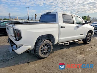 Trzecie zdjęcie samochodu z tyłu: 2016 TOYOTA TUNDRA CREWMAX SR5 VIN:5TFEY5F1XGX193030 - miniatura