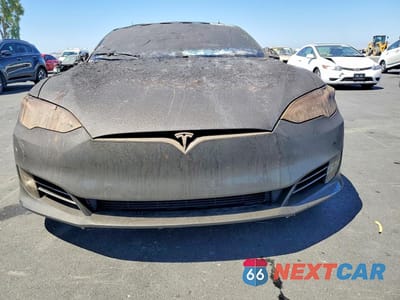 Piąte zdjęcie samochodu w środku: 2018 TESLA MODEL S VIN:5YJSA1E41JF243066 - miniatura