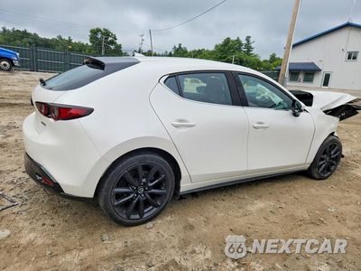 Trzecie zdjęcie samochodu z tyłu: 2021 MAZDA 3 PREMIUM VIN:JM1BPBML4M1324833 - miniatura