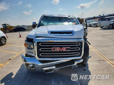 Piąte zdjęcie samochodu w środku: 2018 GMC SIERRA K2500 SLT VIN:1GT12TEY2JF249624 - miniatura