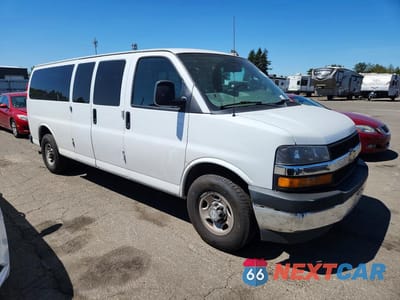 Czwarte zdjęcie samochodu z boku: 2018 CHEVROLET EXPRESS G3500 LT VIN:1GAZGPFPXJ1268431 - miniatura