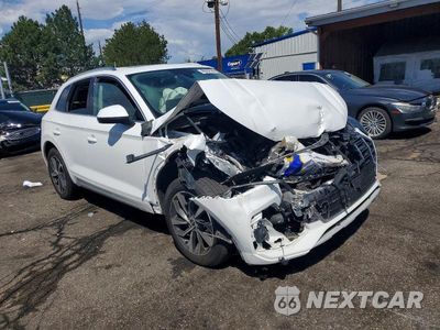 Czwarte zdjęcie samochodu z boku: 2021 AUDI Q5 PREMIUM VIN:WA1AAAFY2M2003927 - miniatura