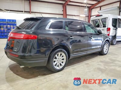 Trzecie zdjęcie samochodu z tyłu: 2014 LINCOLN MKT VIN:2LMHJ5NK6EBL56675 - miniatura