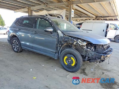 Czwarte zdjęcie samochodu z boku: 2022 VOLKSWAGEN TIGUAN S VIN:3VV1B7AX3NM075896 - miniatura