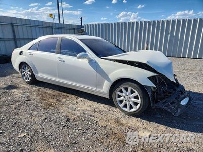 Czwarte zdjęcie samochodu z boku: 2007 MERCEDES-BENZ S 550 VIN:WDDNG71X97A076574 - miniatura