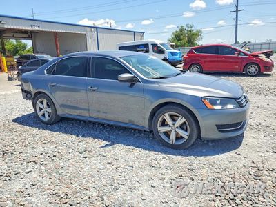 Czwarte zdjęcie samochodu z boku: 2013 VOLKSWAGEN PASSAT SE VIN:1VWBP7A34DC060001 - miniatura
