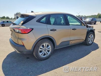 Trzecie zdjęcie samochodu z tyłu: 2020 FORD ESCAPE S VIN:1FMCU0F68LUC35266 - miniatura