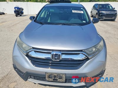 Piąte zdjęcie samochodu w środku: 2017 HONDA CR-V LX VIN:7FARW5H31HE012144 - miniatura
